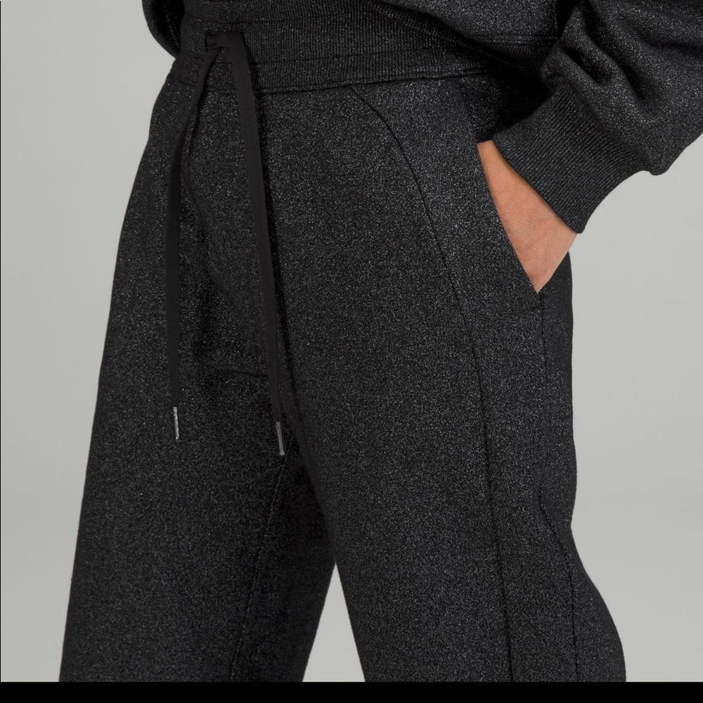 Scuba High-Rise Jogger
*Sparkle
